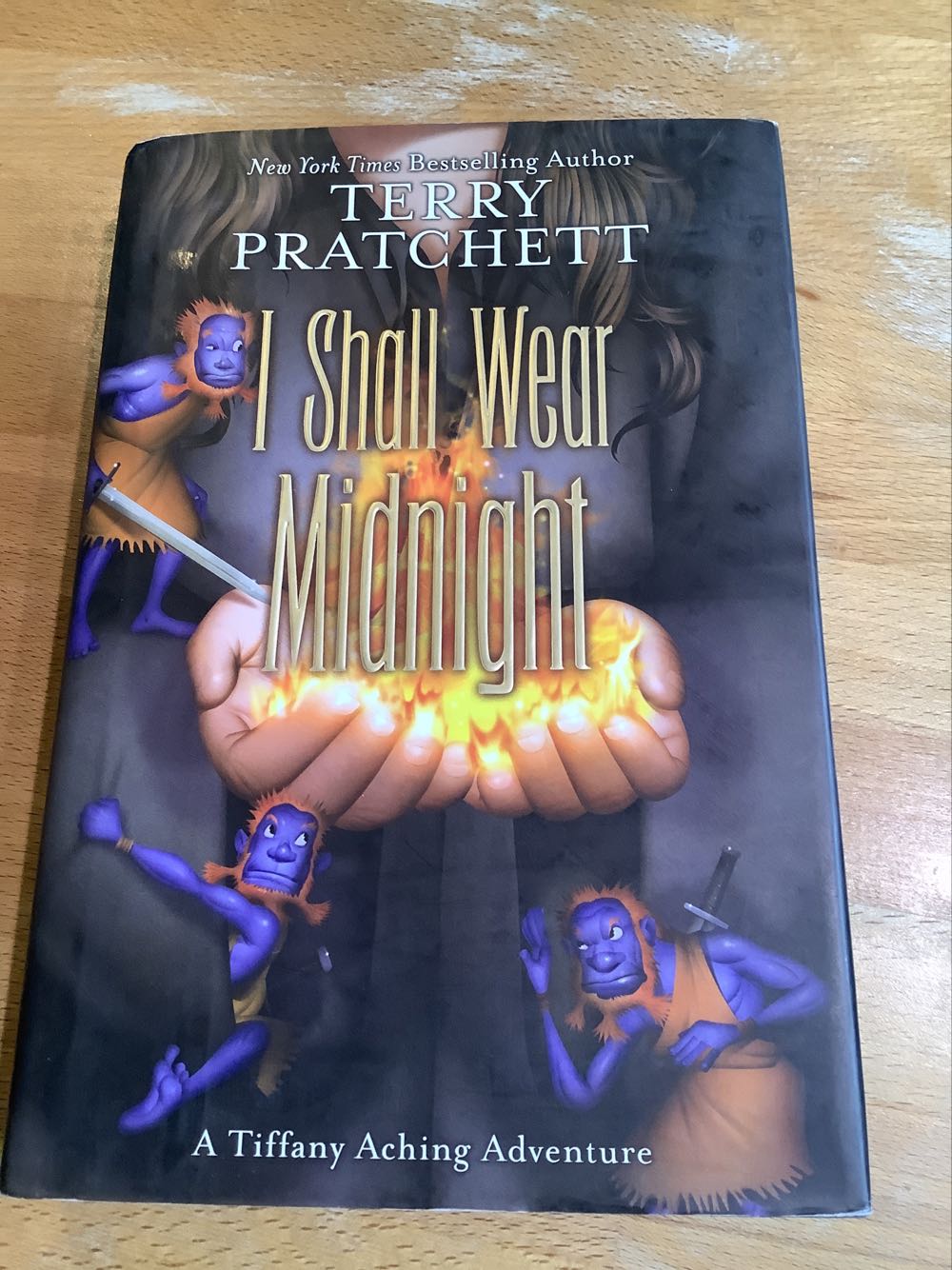 I Shall Wear Midnight - Terry Pratchett (Harper - Hardcover) book collectible [Barcode 9780061433047] - Main Image 2