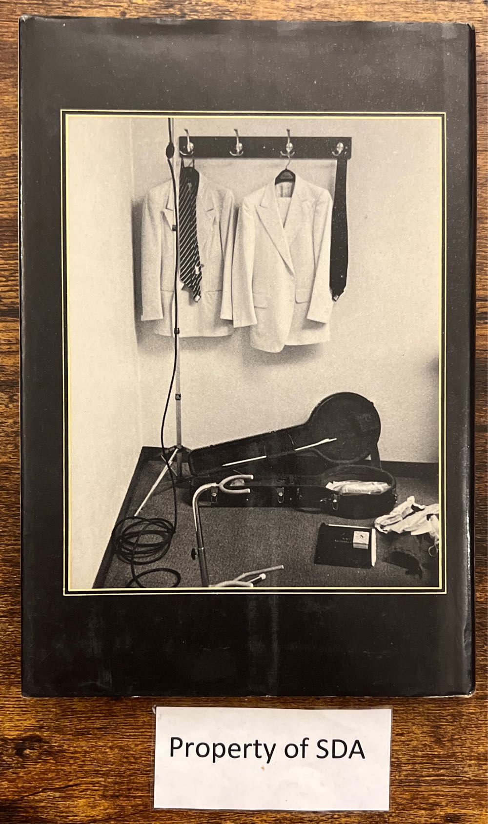 Cruel Shoes - Steve Martin (G.P. PUTNAM’s Sons - Hardcover) book collectible [Barcode 9780399123047] - Main Image 2