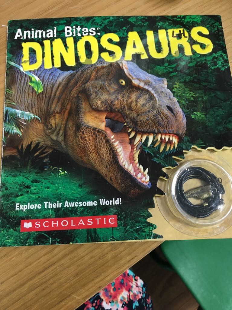Dinosaurs - DK book collectible [Barcode 9780545261340] - Main Image 1