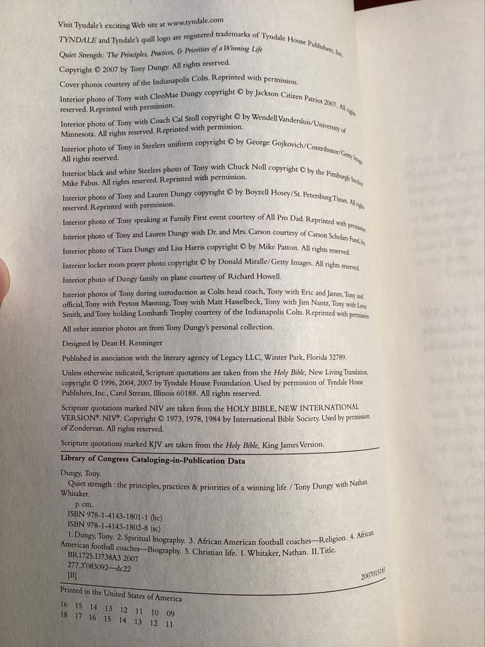 Quiet Strength - Tony Dungy (Tyndale House Publishers Inc. - Trade Paperback) book collectible [Barcode 9781414318028] - Main Image 3