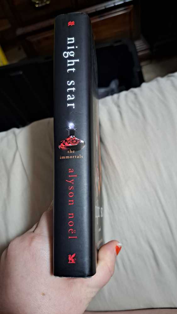 Night Star - Alyson Noel (St. Martin’s Griffin - Hardcover) book collectible [Barcode 9780312590987] - Main Image 3
