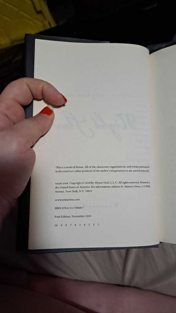 Night Star - Alyson Noel (St. Martin’s Griffin - Hardcover) book collectible [Barcode 9780312590987] - Main Image 4