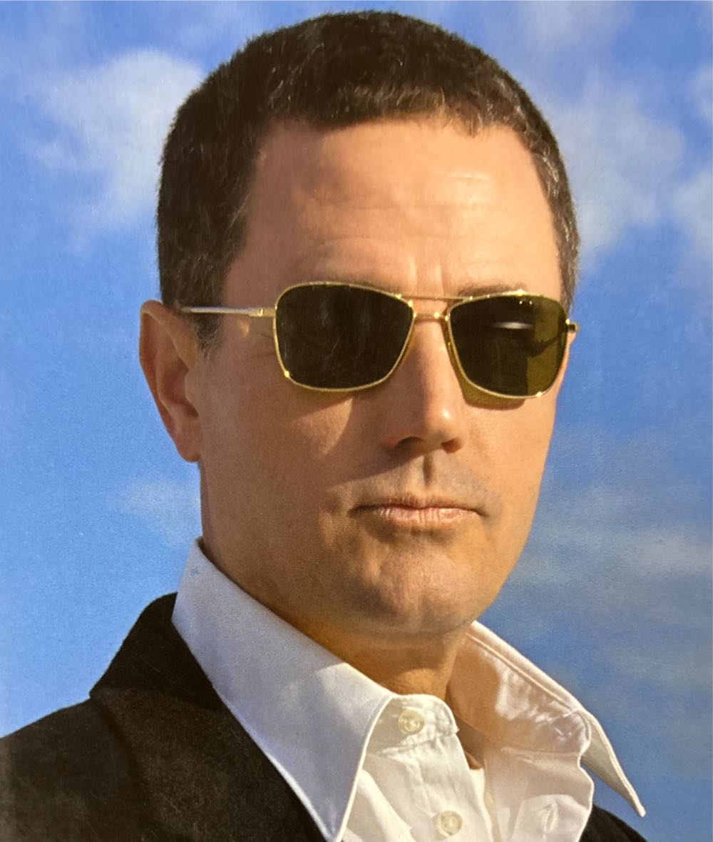 Chasing Darkness - Robert Crais (Simon & Schuster - Hardcover) book collectible [Barcode 9780743281645] - Main Image 2