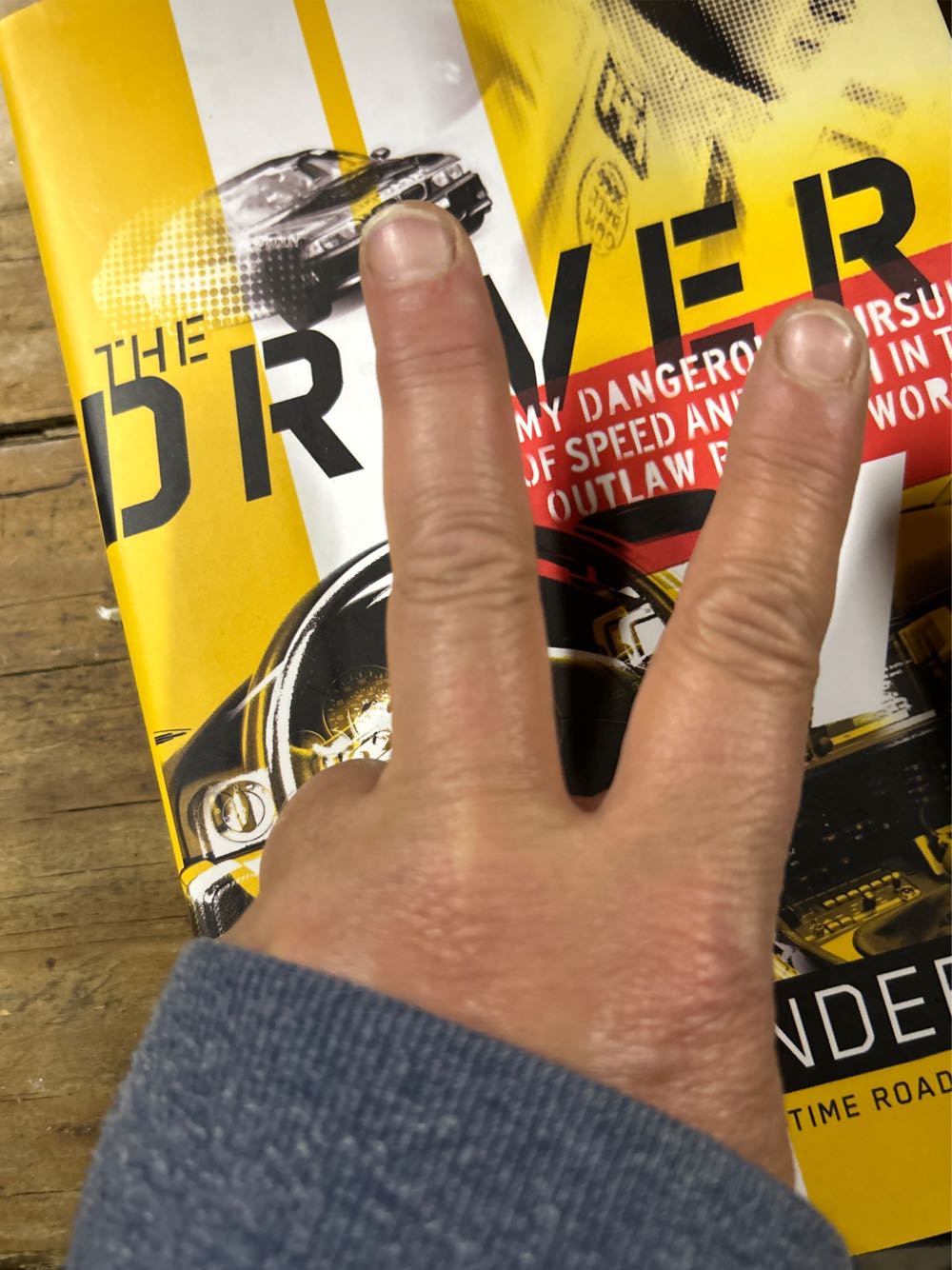 Chasing Darkness - Robert Crais (Simon & Schuster - Hardcover) book collectible [Barcode 9780743281645] - Main Image 3