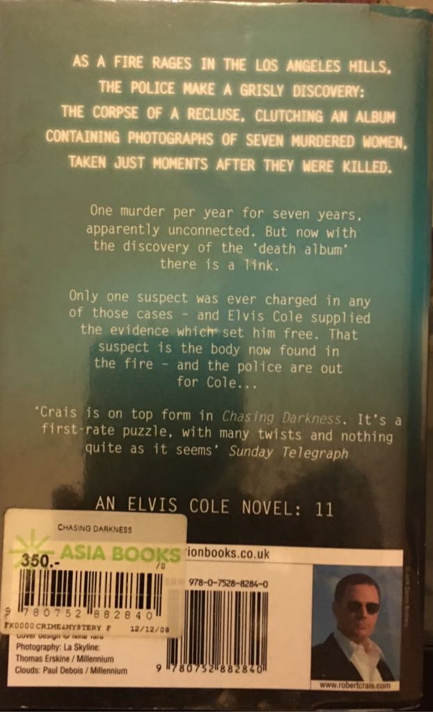 Chasing Darkness - Robert Crais (Orion Books - Paperback) book collectible [Barcode 9780752882840] - Main Image 2