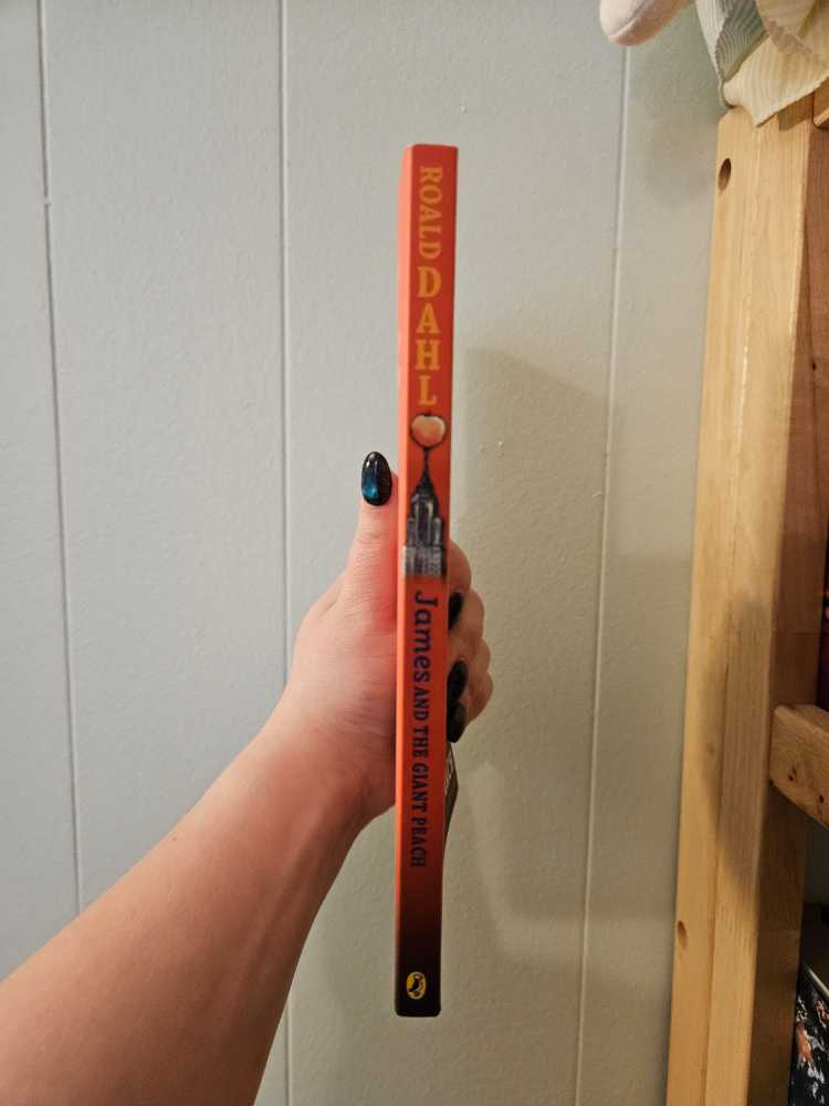 James And The Giant Peach - Roald Dahl (Penguin Random House / Penguin Books / Puffin Books - Paperback) book collectible [Barcode 9780141349893] - Main Image 3