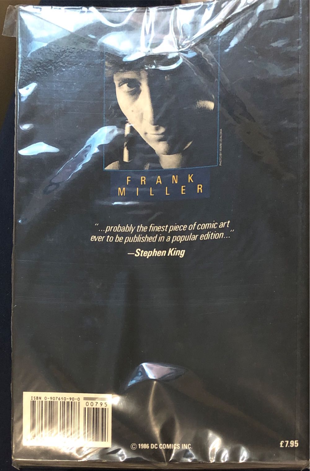 Batman The Dark Knight Returns - Frank Miller (Titan Books - Paperback) book collectible [Barcode 9780907610908] - Main Image 2