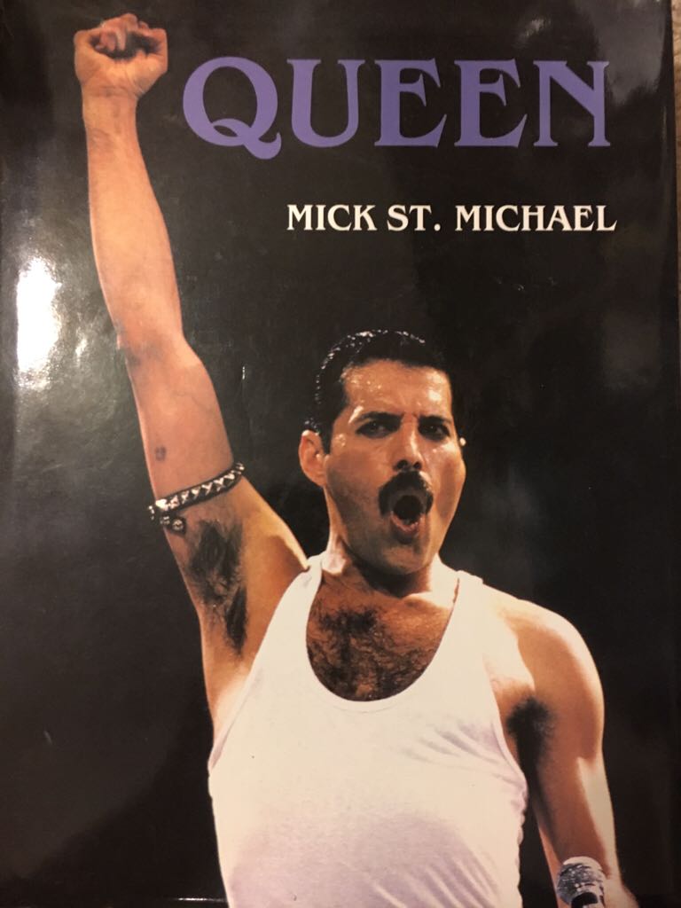 A Beautiful Blue Death (Charles Lennox Mysteries)