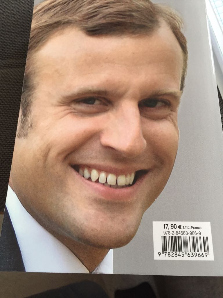 Revolution - Emmanuel Macron book collectible [Barcode 9782845639669] - Main Image 2