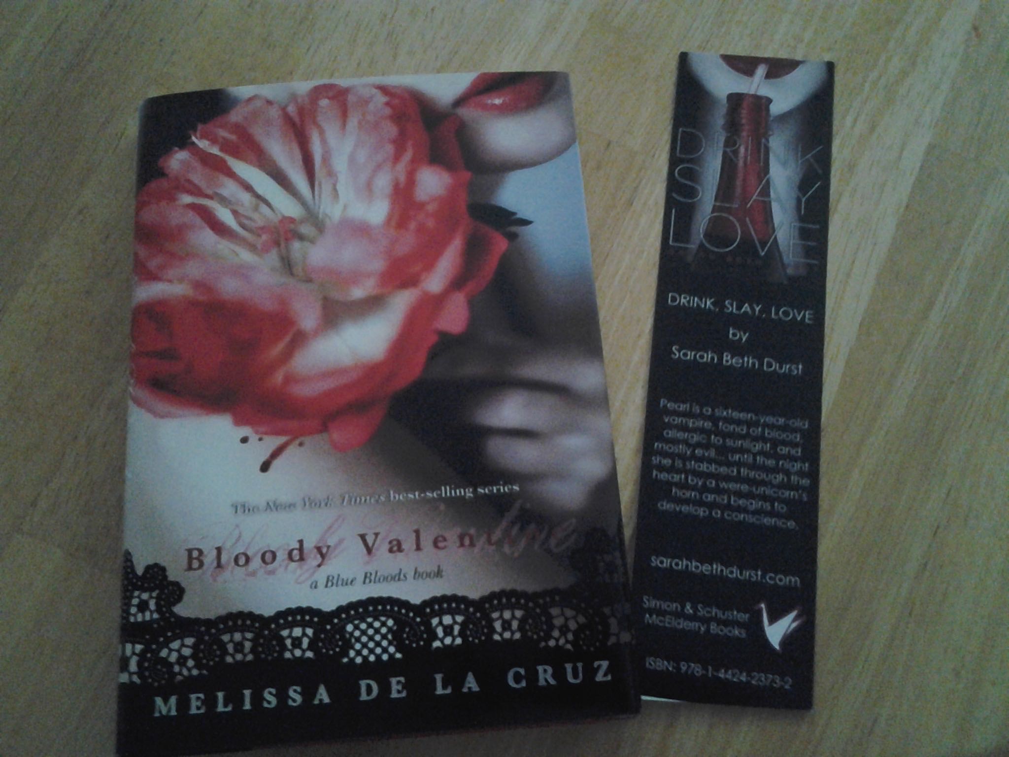 Blue Bloods #5.5: Bloody Valentine - Melissa De La Cruz (Hyperion - Hardcover) book collectible [Barcode 9781423134497] - Main Image 3