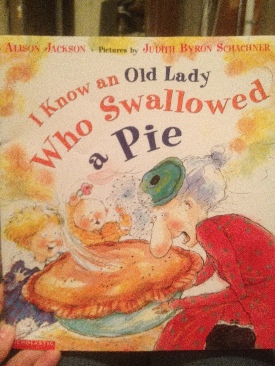 I Know an Old Lady Who Swallowed a Pie [F13] - Alison Jackson (A Scholastic Press - Paperback) book collectible [Barcode 9780439365512] - Main Image 1