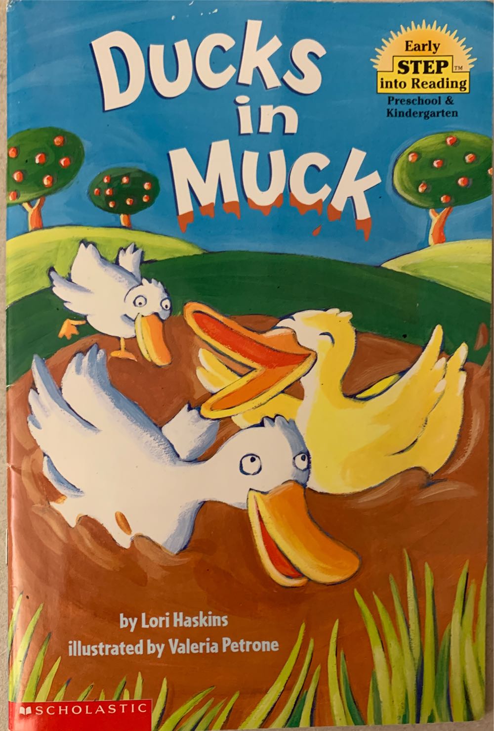 Ducks In Muck - Lori Haskins (Scholastic - Paperback) book collectible [Barcode 9780439221559] - Main Image 3