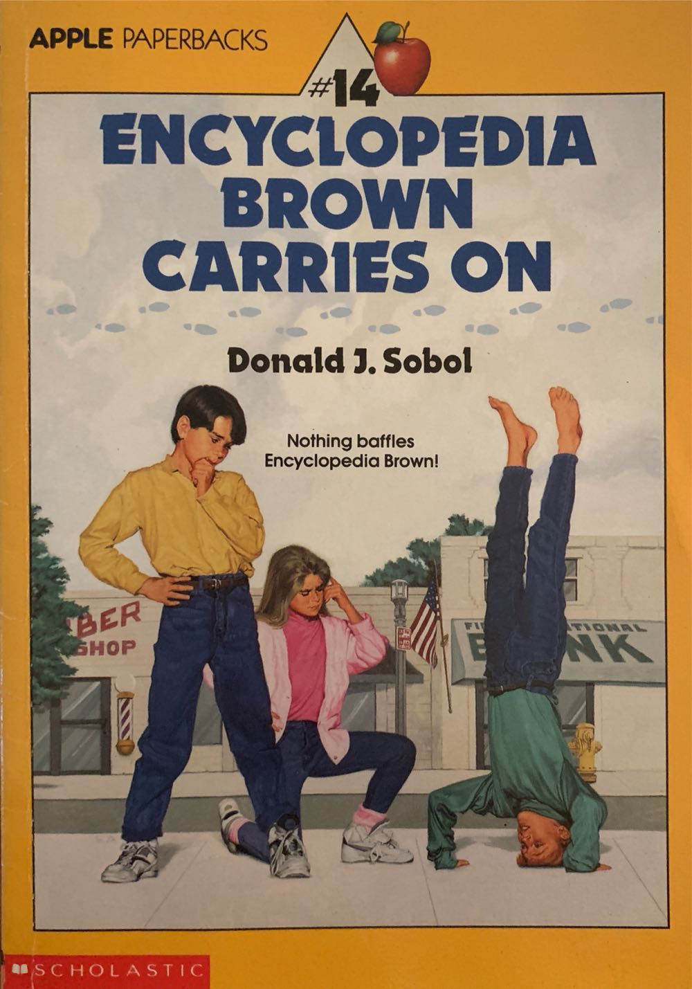 Encyclopedia Brown, Book 14: Carries On - Donald J. Sobol (Scholastic Paperbacks - Paperback) book collectible [Barcode 9780590445757] - Main Image 3