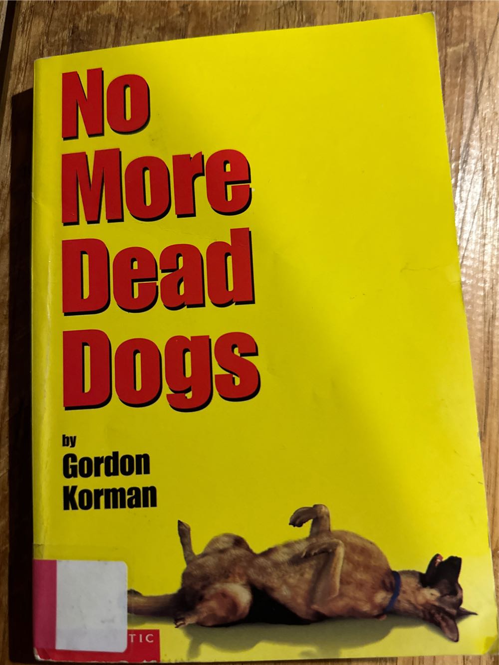 No More Dead Dogs - Gordon Korman (Scholastic Inc. - Paperback) book collectible [Barcode 9780439294843] - Main Image 3