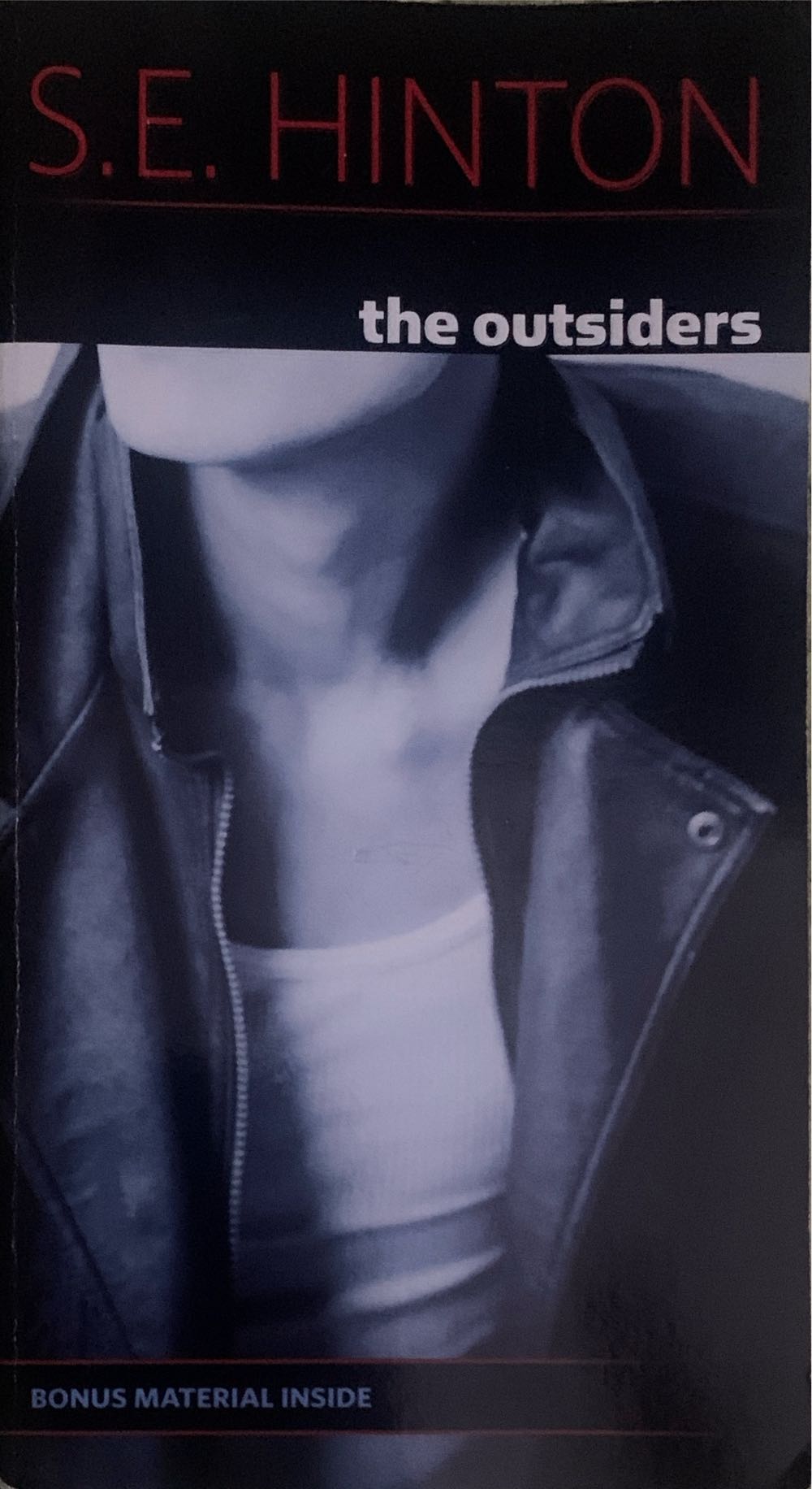 Outsiders, The - S.E. Hinton (Penguin - Paperback) book collectible [Barcode 9780140385724] - Main Image 4