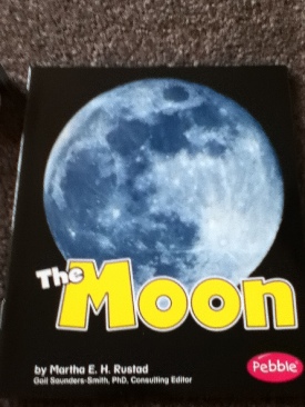 The Moon [Scholastic]