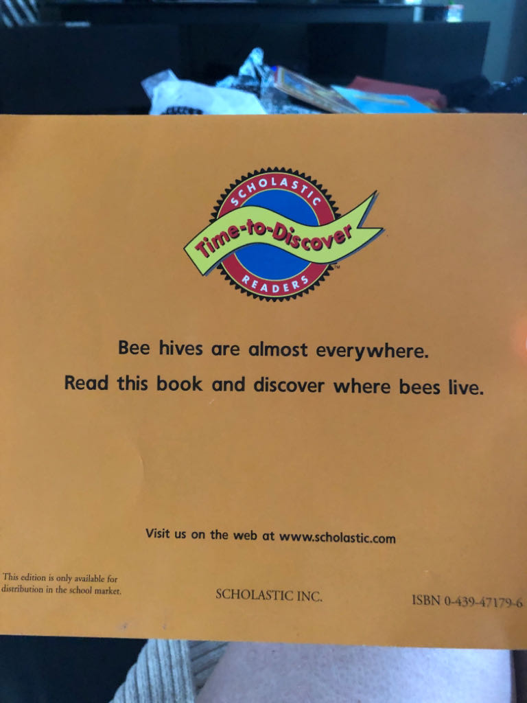 Bees Live In Hives - Melvin Berger (TaLeKa) book collectible [Barcode 9780439471794] - Main Image 2