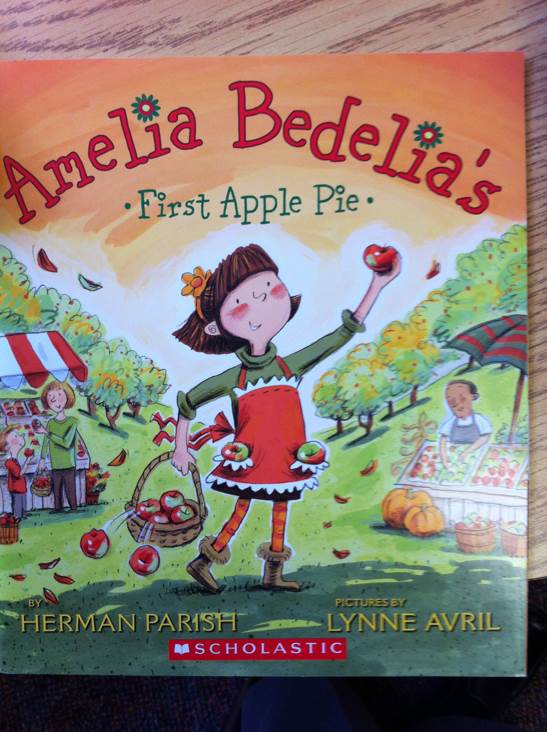 Amelia Bedelia’s First Apple Pie - Herman Parish (A Scholastic Press - Paperback) book collectible [Barcode 9780545404525] - Main Image 1