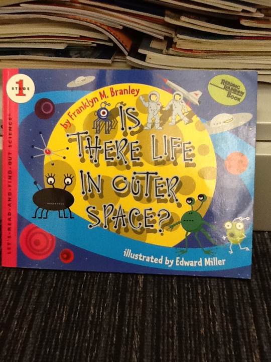 Is There Life in Outer Space? (Let’s Read And Find Out Science) - Franklyn M. Branley (Harper Collins Publishers - Paperback) book collectible [Barcode 9780064451925] - Main Image 1