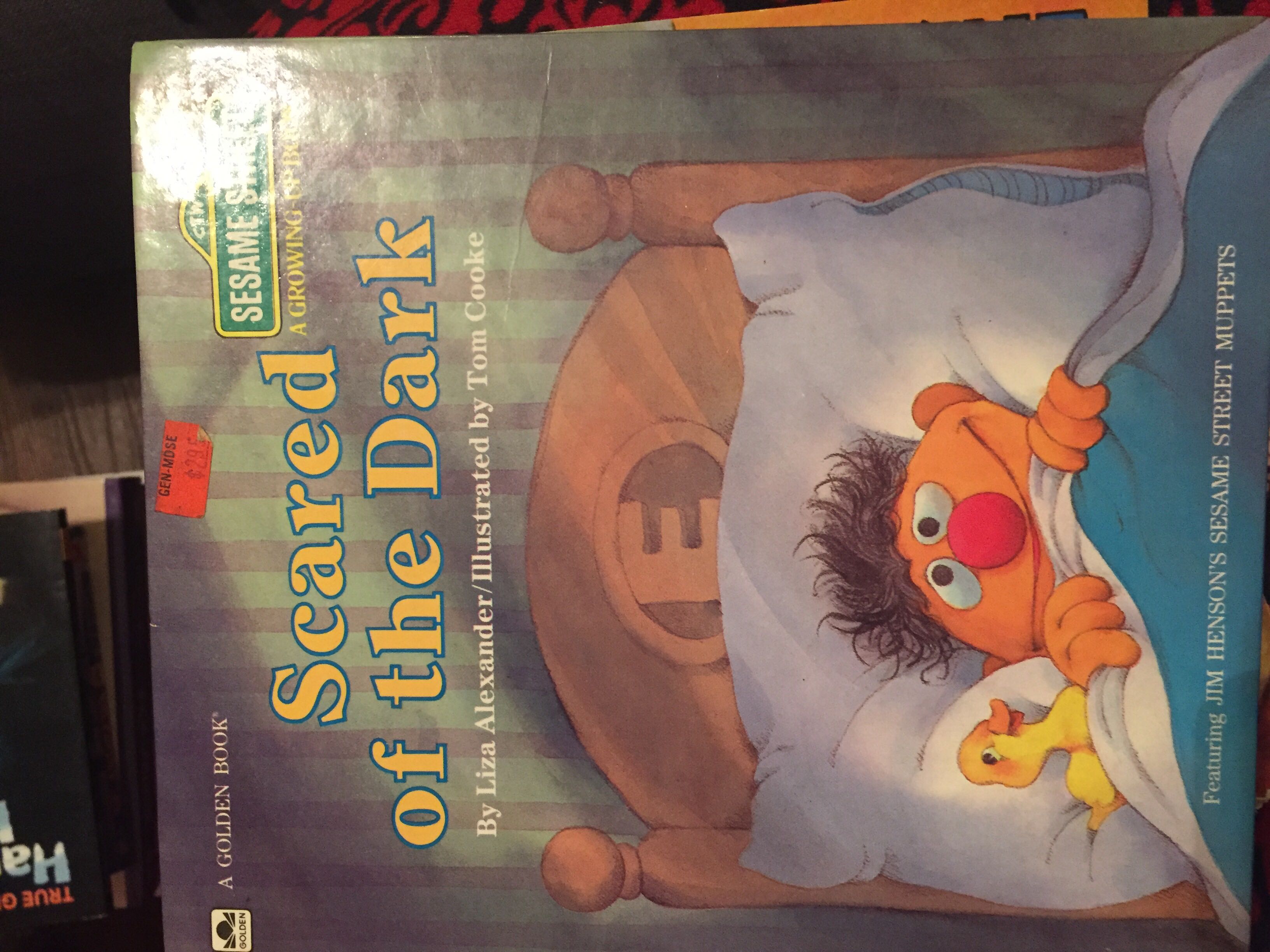 Scared of the Dark - Liza Alexander (Golden Books - Paperback) book collectible [Barcode 9780307120205] - Main Image 2