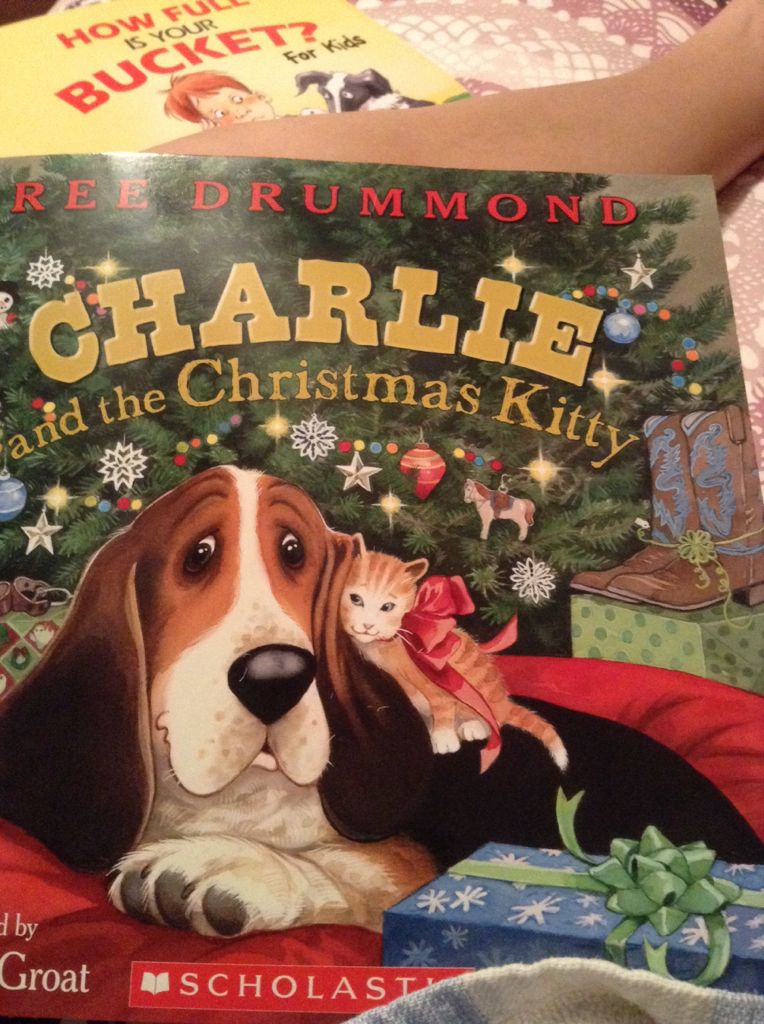 Charlie And The Christmas Kitty - Diane deGroat (A Scholastic Press - Paperback) book collectible [Barcode 9780545667838] - Main Image 1