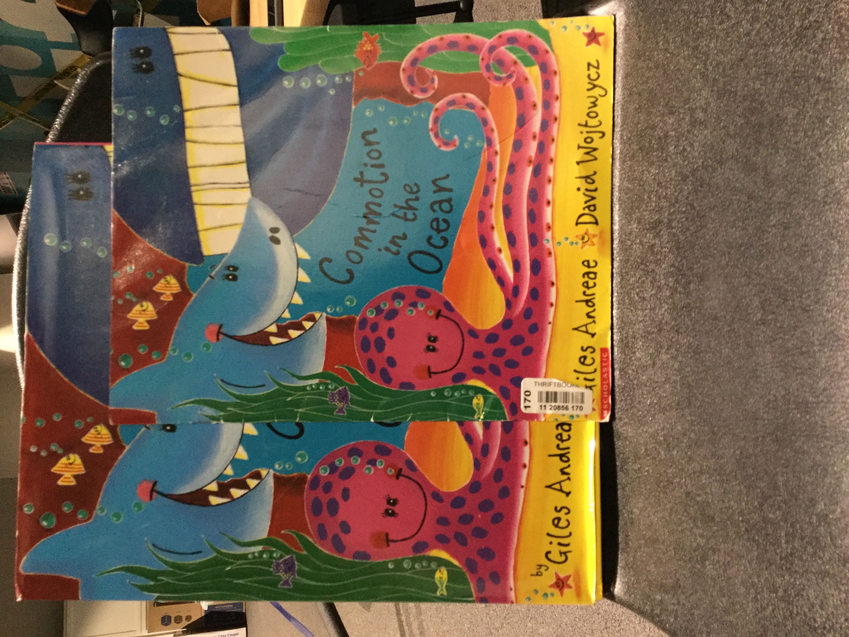 Commotion in the Ocean - Giles Andreae book collectible [Barcode 9781589250000] - Main Image 2