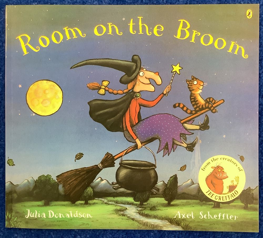 Room On The Broom - Julia Donaldson (Puffin - Hardcover) book collectible [Barcode 9780142501122] - Main Image 3
