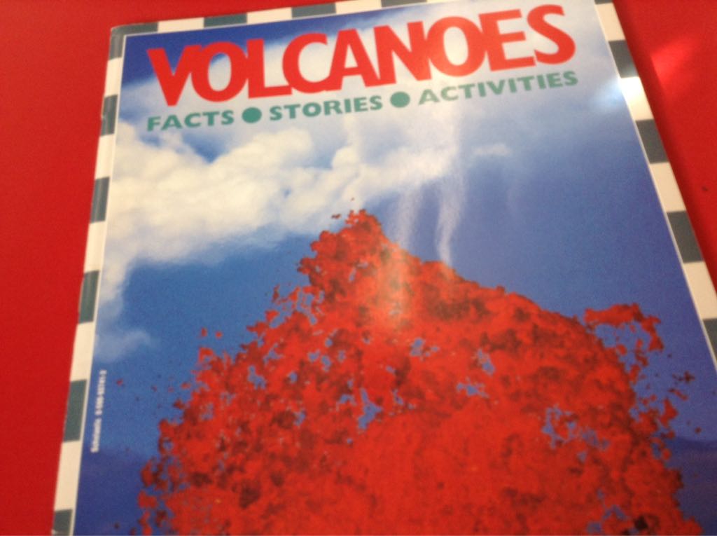 Volcanoes : facts, stories, projects