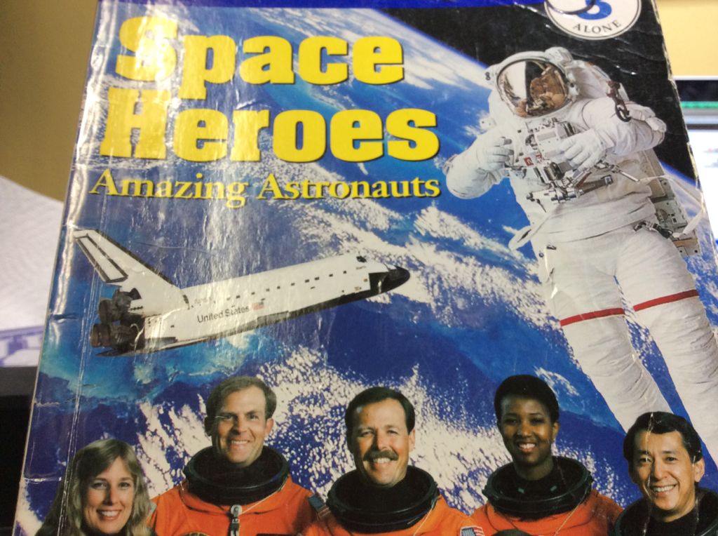 Space Heroes Amazing Astronauts