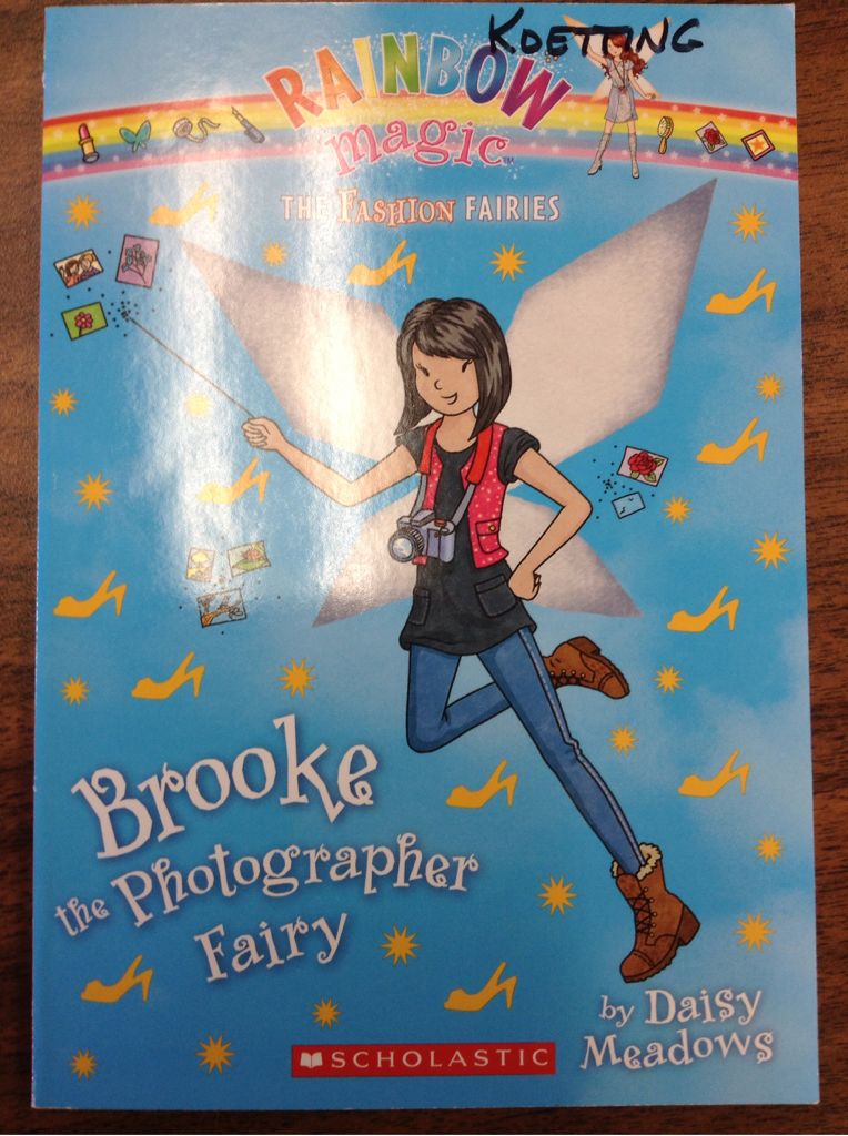 Rainbow Magic: Brooke The Photographer Fairy
