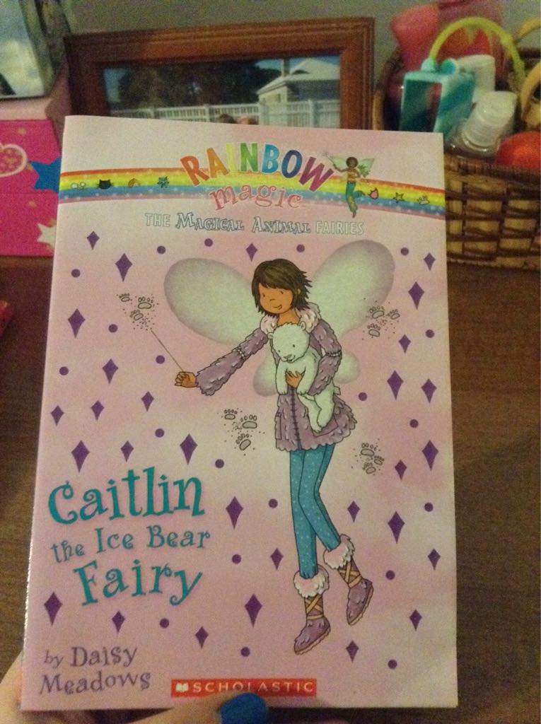 Rainbow Magic: The Magical Animal Fairies #7: Caitlin the Ice Bear Fairy
