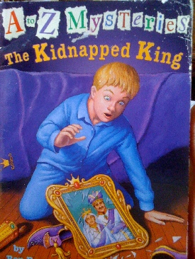 A To Z Mysteries: The Kidnapped King - Ron Roy (Scholastic Inc - Paperback) book collectible [Barcode 9780439326841] - Main Image 1