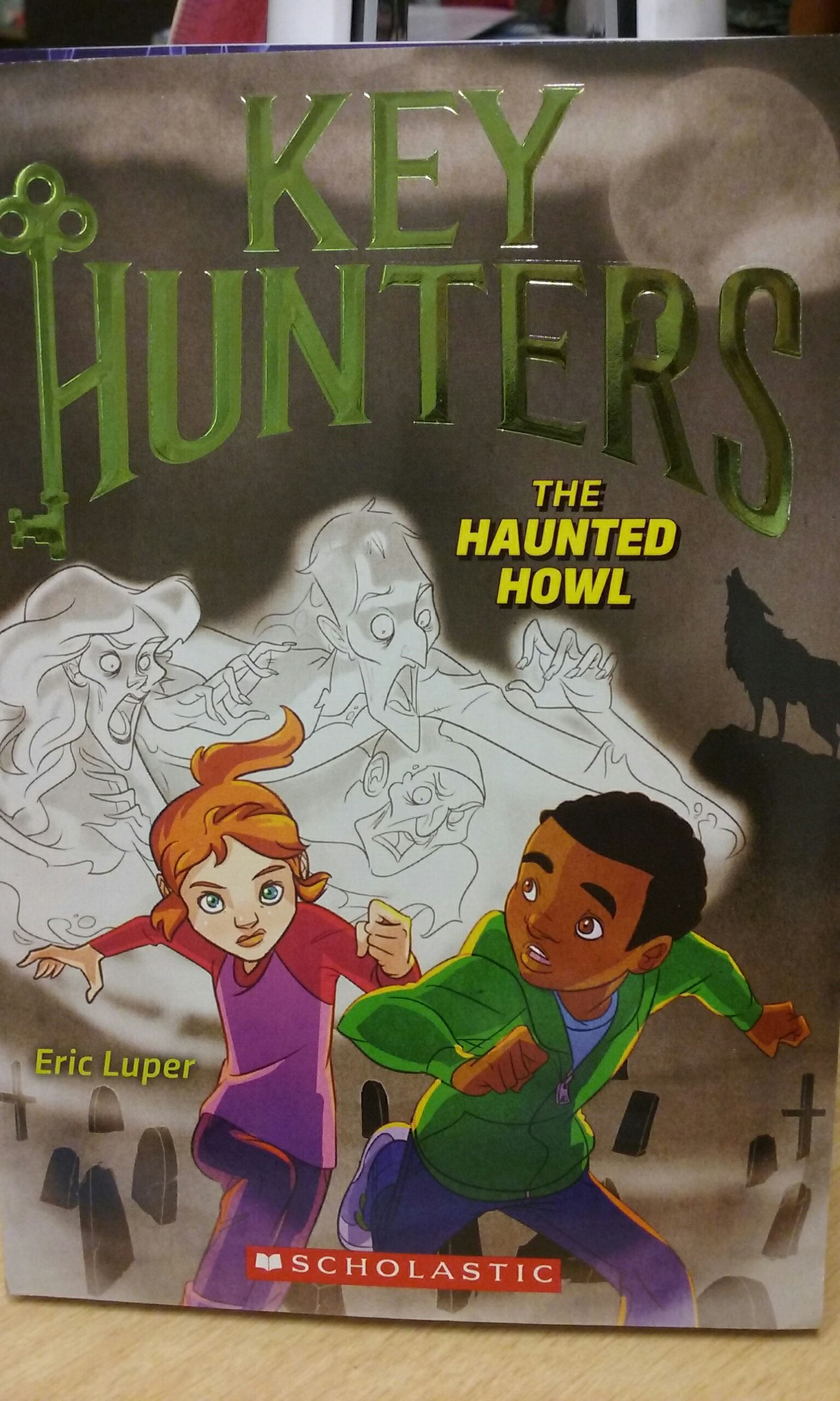 The Haunted Howl - Eric Luper (Scholastic Incorporated) book collectible [Barcode 9780545822114] - Main Image 1