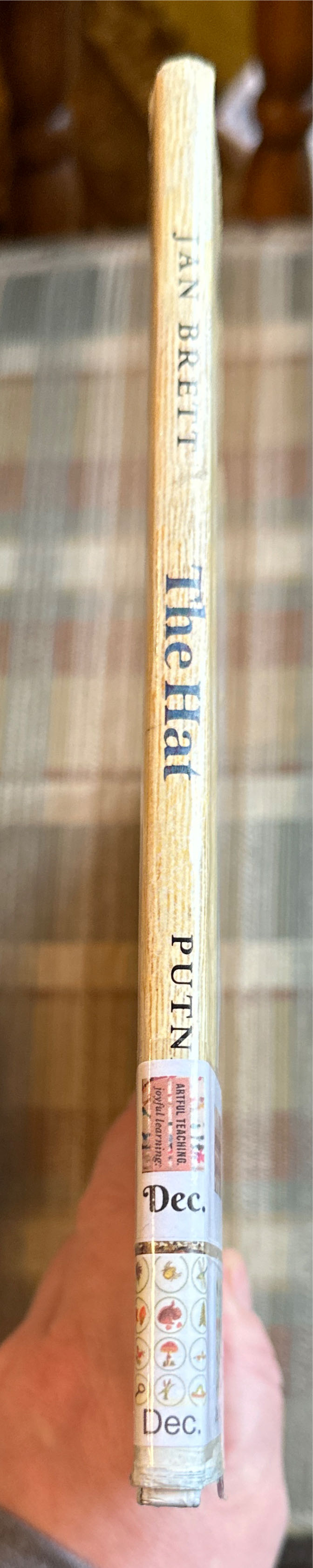 Hat, The - Jan Brett (G.P. PUTNAM’s Sons - Hardcover) book collectible [Barcode 9780399231018] - Main Image 2