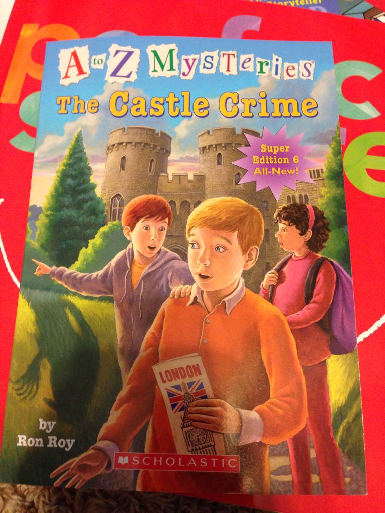 A to Z Mysteries The Castle Crime - Ron Roy (Scholastic - Paperback) book collectible [Barcode 9780545700139] - Main Image 1