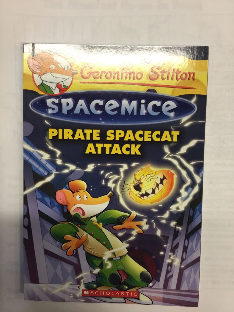 Geronimo Stilton Spacemice #10: Pirate Spacecat Attack - Gerinomo Stilton book collectible [Barcode 9781338088601] - Main Image 1