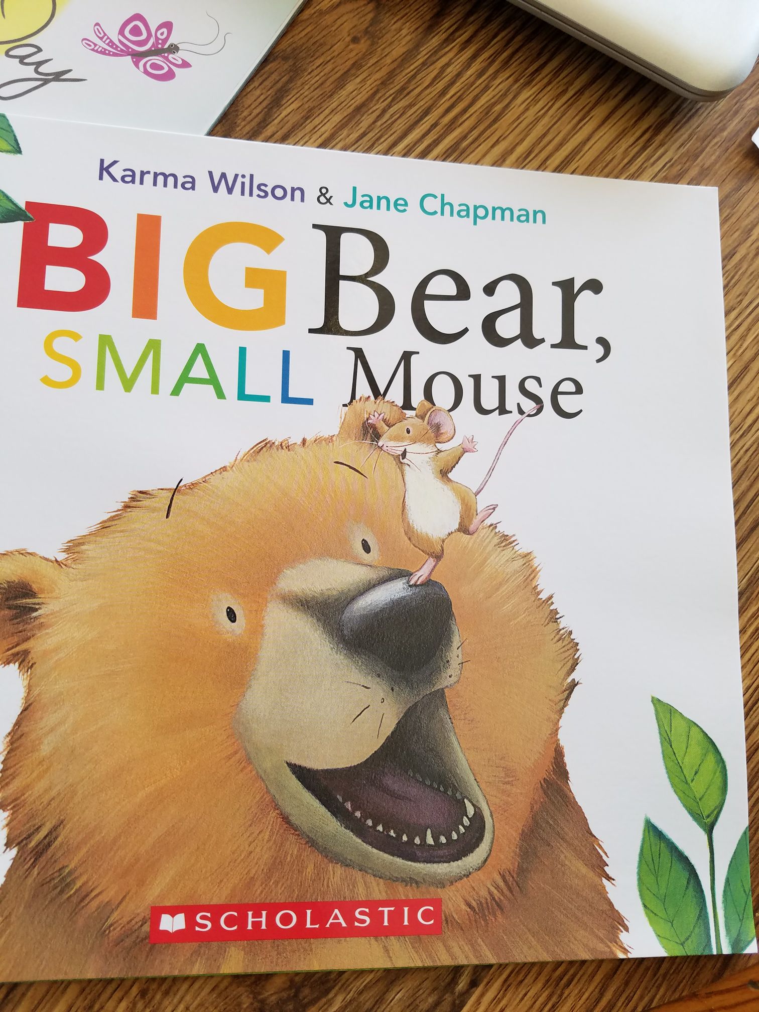 Big Bear, Small Mouse + CD - Karma Wilson (Scholastic Inc. - Paperback) book collectible [Barcode 9781338225587] - Main Image 1