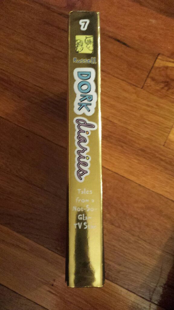 Dork Diaries: Tales From A Not So Glam TV Star - Rachel Russell (Simon & Schuster/Paula Wiseman Books - Hardcover) book collectible [Barcode 9781442487673] - Main Image 2