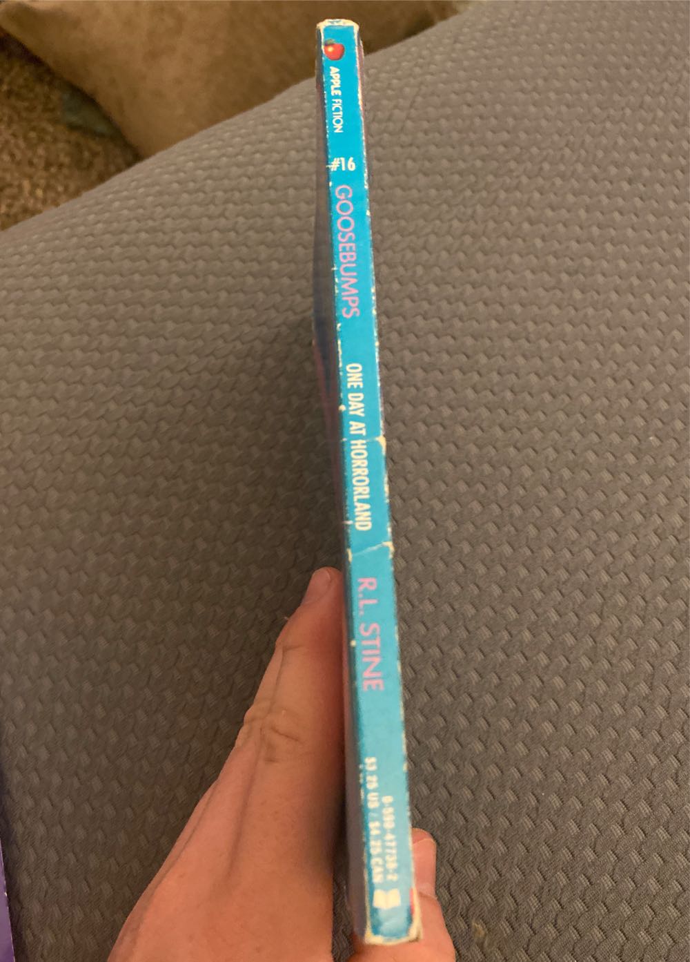 Goosebumps: #16 One Day at HorrorLand - R.L. Stine (Apple Paperbacks (Scholastic) - Paperback) book collectible [Barcode 9780590477383] - Main Image 3