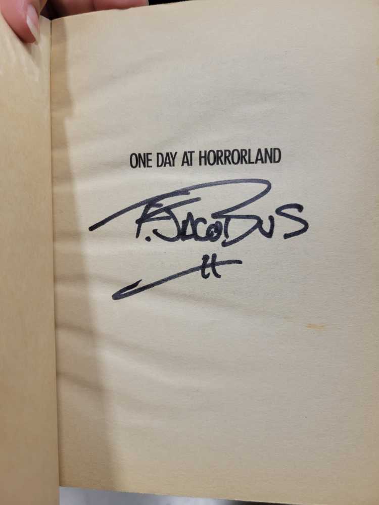 Goosebumps: #16 One Day at HorrorLand - R.L. Stine (Apple Paperbacks (Scholastic) - Paperback) book collectible [Barcode 9780590477383] - Main Image 4