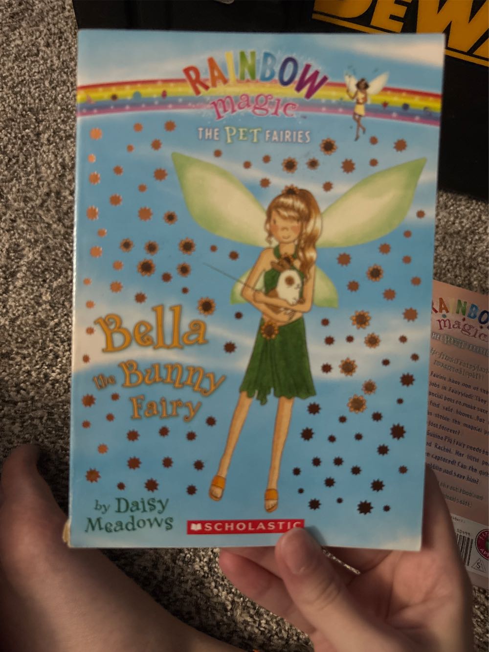 Bella The Bunny Fairy (The Pet Fairies #5) - Daisy Meadows (Hubsta Ltd) book collectible [Barcode 9780545041850] - Main Image 2