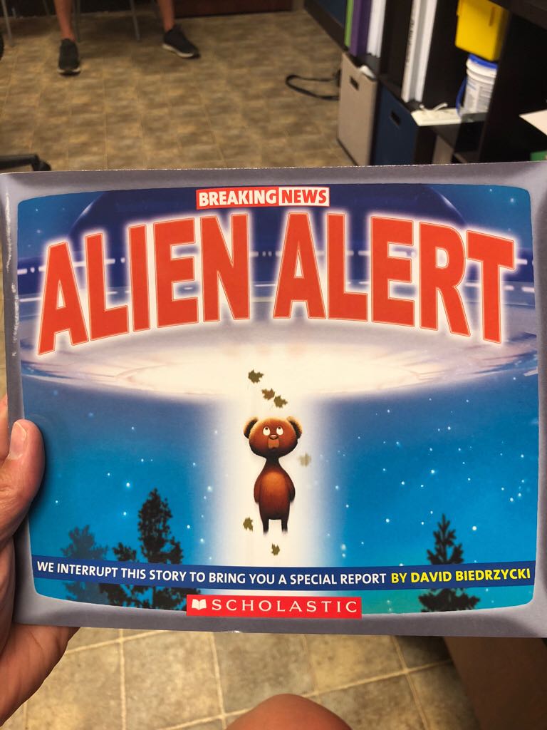 Alien Alert - David Biedrzycki book collectible [Barcode 9781338294378] - Main Image 1