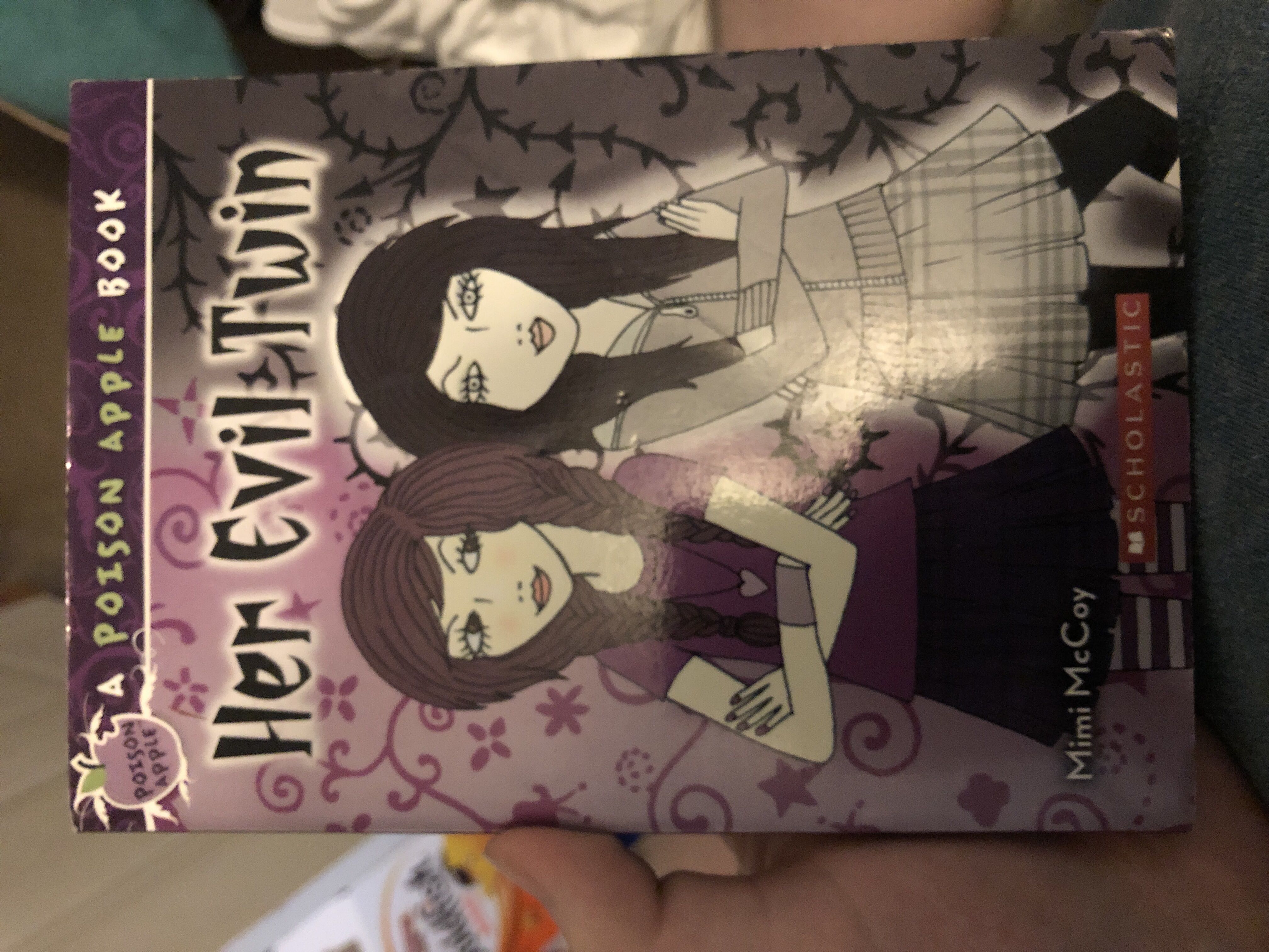 A Poison Apple Book: Her Evil Twin - Mimi Mcoy (Scholastic Paperbacks) book collectible [Barcode 9780545230933] - Main Image 1