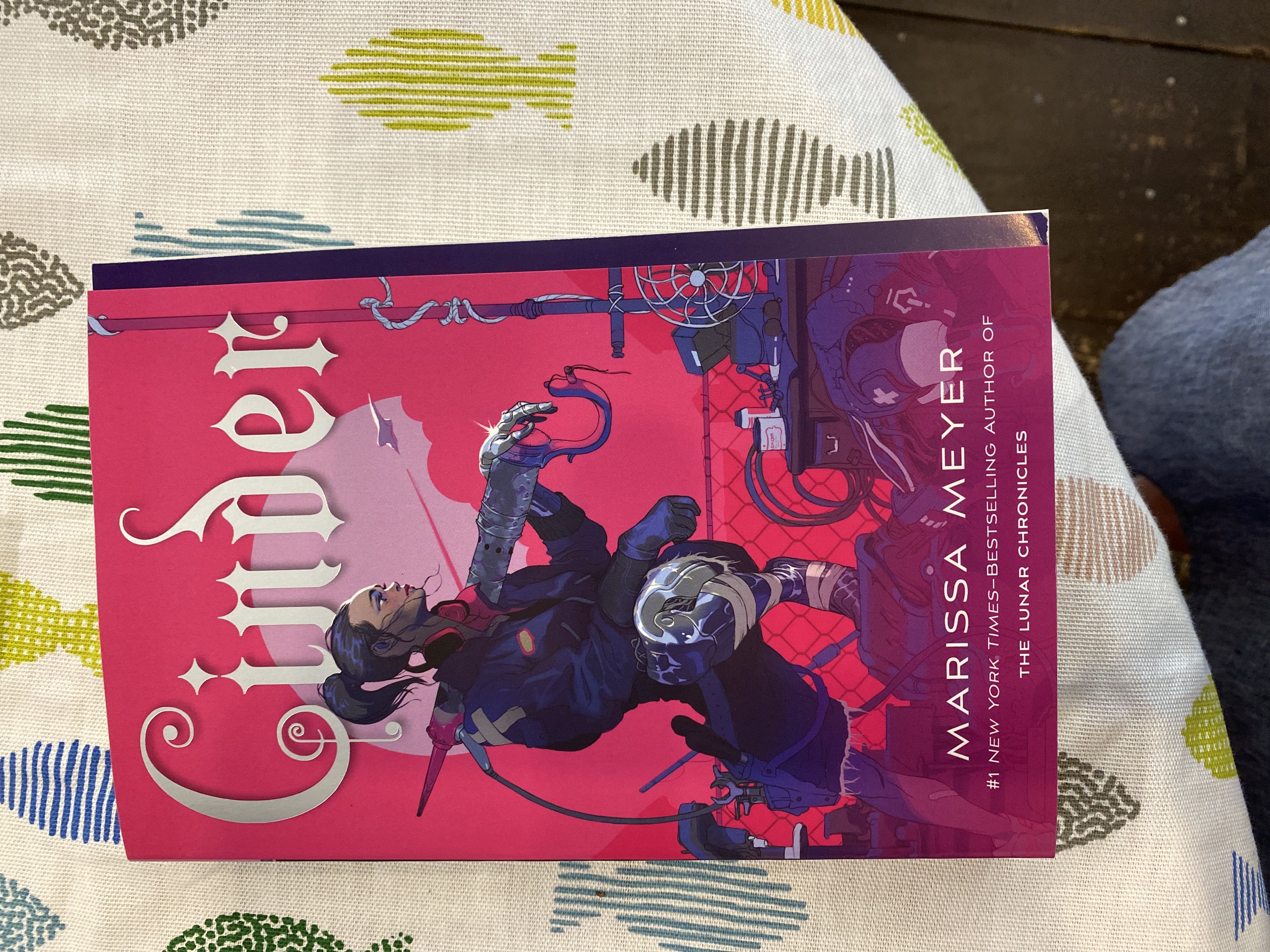 Lunar Chronicles #1: Cinder