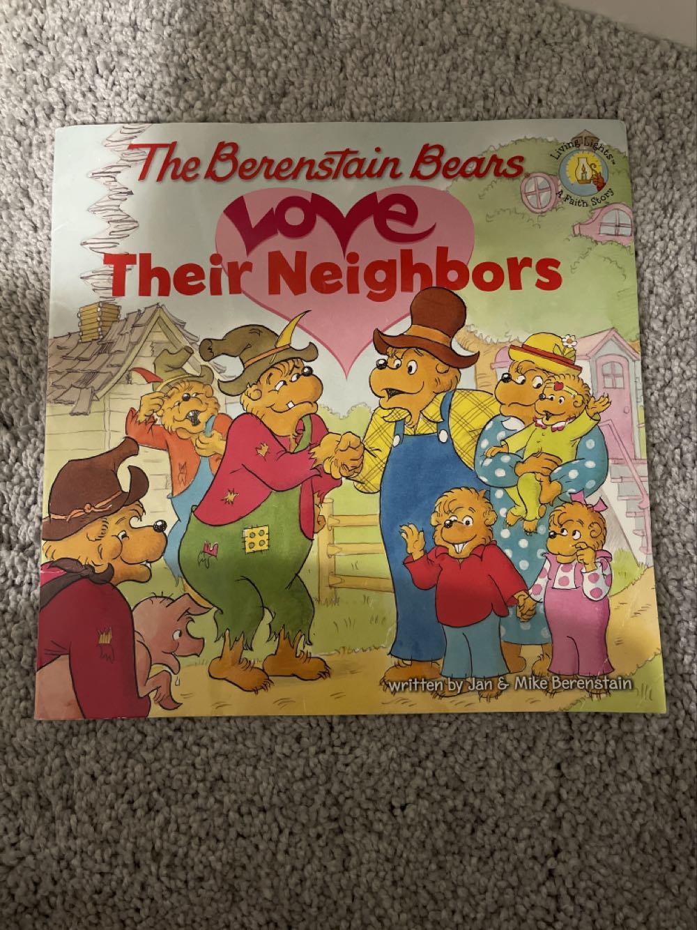The Berenstain Bears Love Their Neighbors