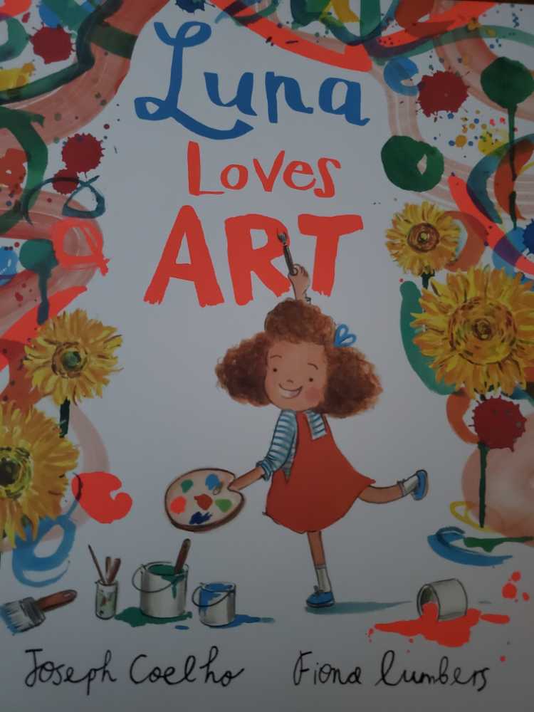 Luna Loves Art