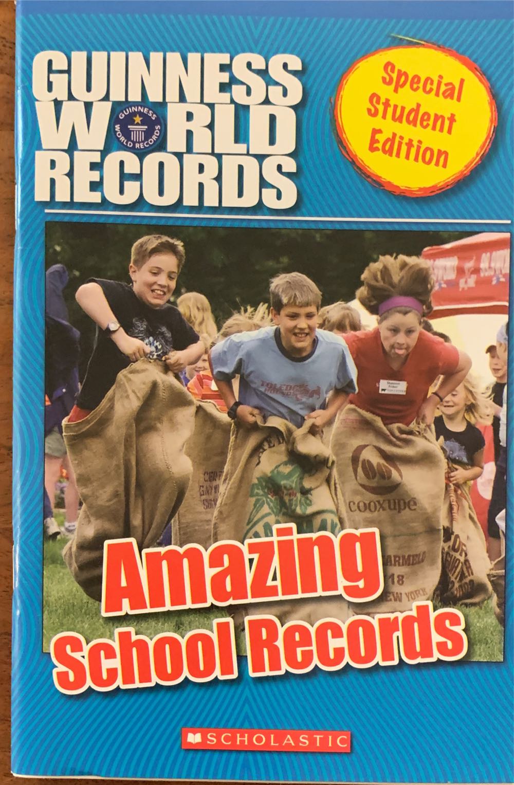 Amazing School Records - GUINNESS WORLD RECORDS (- Paperback) book collectible [Barcode 9780439820578] - Main Image 1