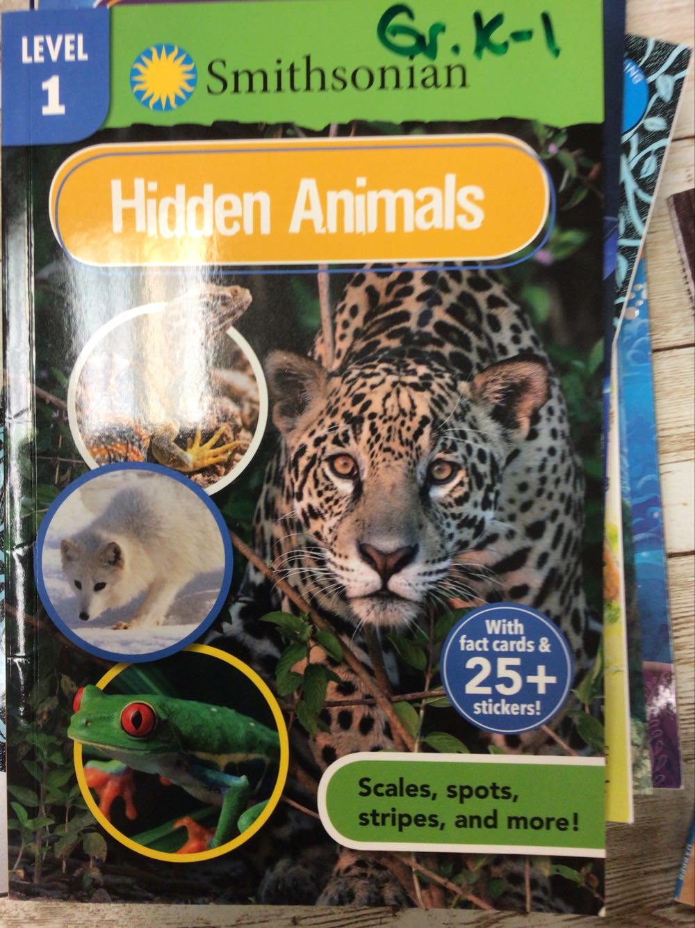 Hidden Animals Smithsonian Readers Level 1 - Courtney Acampora book collectible [Barcode 9781684124442] - Main Image 1