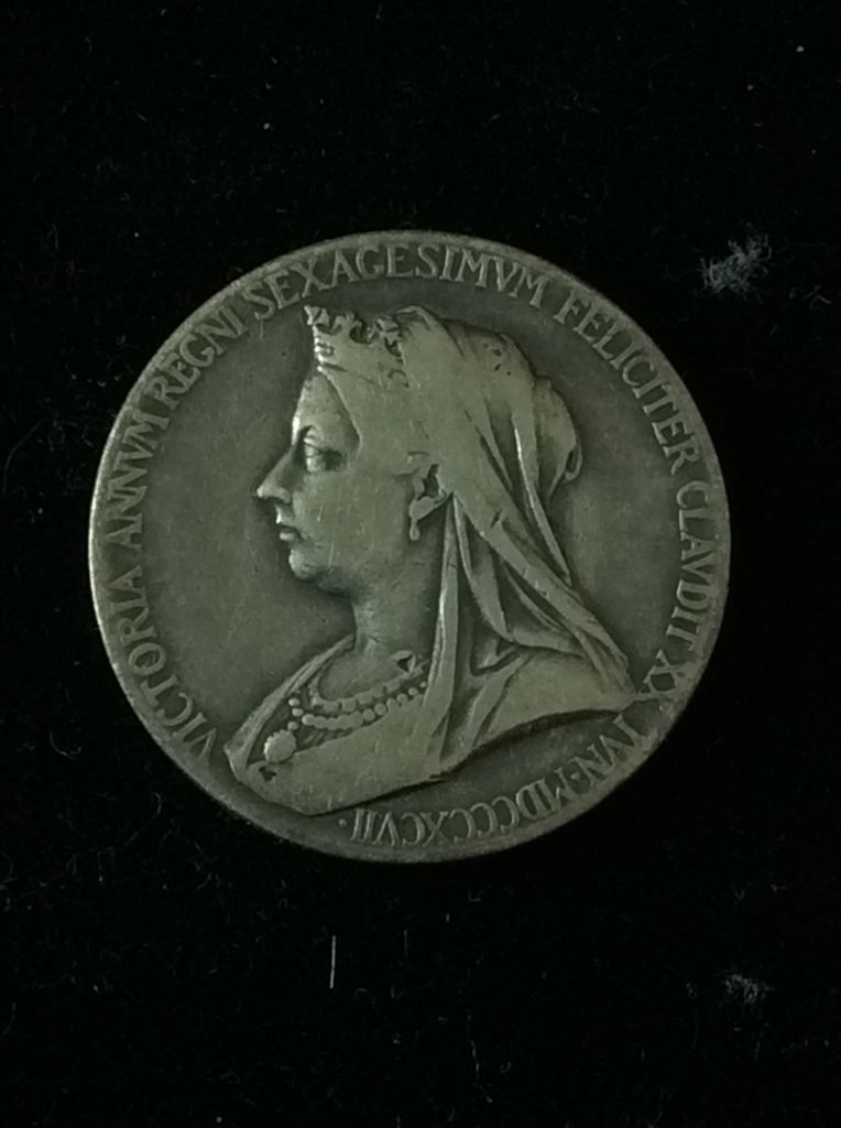 Small Queen Victoria Diamond Jubilee Commemorative Medal  coin collectible - Main Image 2