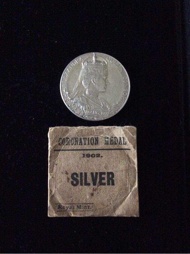 Small Edward VII Coronation Commemorative Medal  coin collectible - Main Image 2